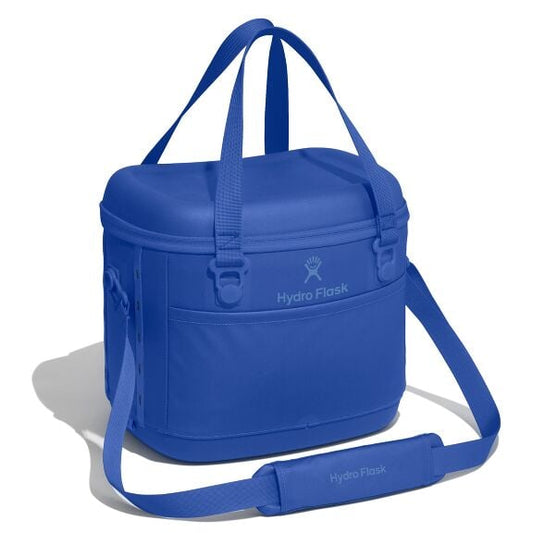 carryouttm-soft-cooler-15-l-p8 12pco382_carryout_cooler_15l_capri_blue_angled_1.jpg