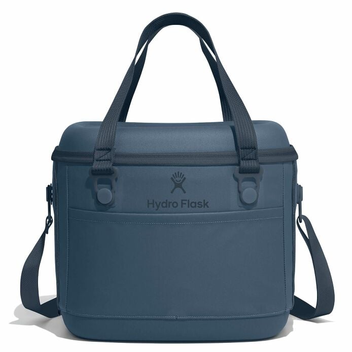 carryouttm-soft-cooler-15-l-p8 12pco384-carryout-cooler-15l-harbor-blue-straight_1.jpg