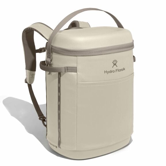 carryouttm-backpack-22-l-v1 18pco114-carryout-backpack-22l-oat-angled_1.jpg