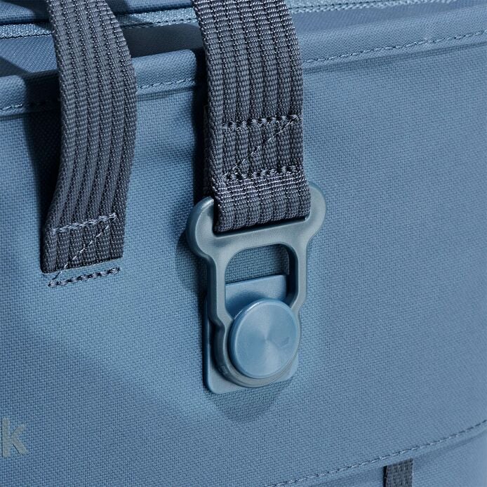 carryouttm-soft-cooler-tote-20-l-o6 250815_hydro_cooler_details_14838_2_4.jpg