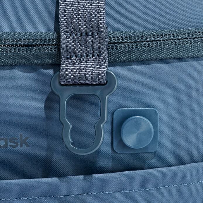 carryouttm-soft-cooler-30-l-d9 250815_hydro_cooler_details_14856_2_5.jpg