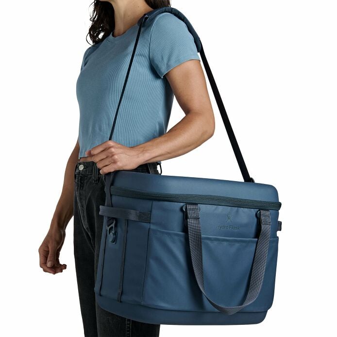 carryouttm-soft-cooler-30-l-d9 250815_hydro_s26_hb_14546_5.jpg