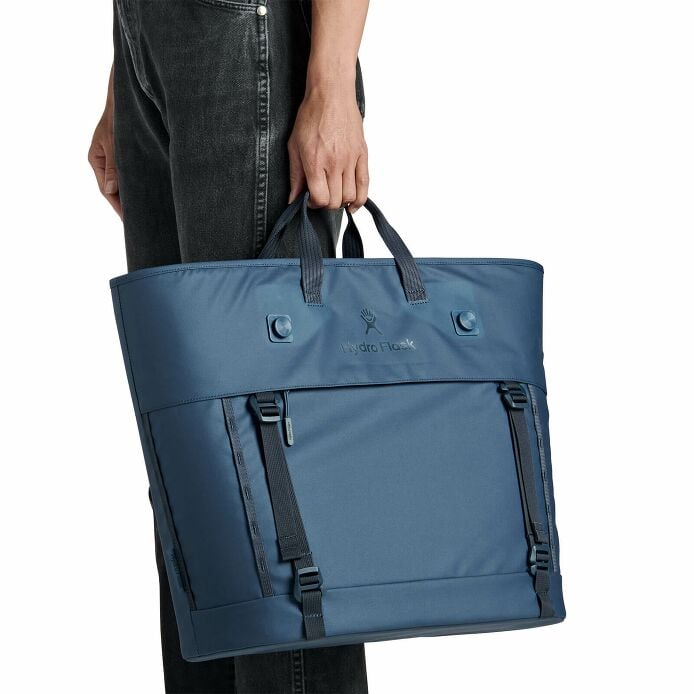 carryouttm-soft-cooler-tote-30-l-a0 250815_hydro_s26_hb_14619_2.jpg
