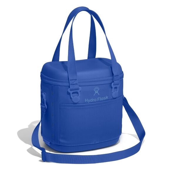carryouttm-soft-cooler-10-l-a6 6pco382_carryout_cooler_10l_capri_blue_angled_1.jpg