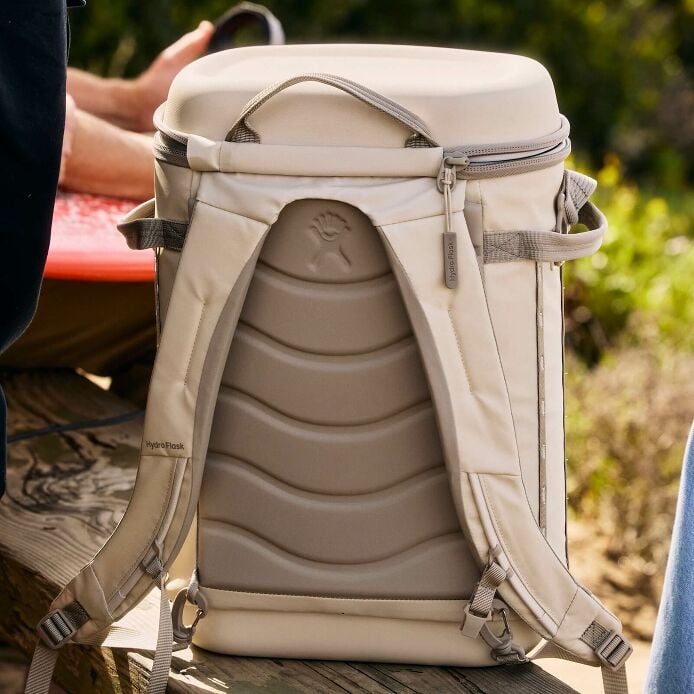 carryouttm-backpack-22-l-v1 hf_carryout_bouwer_d1_l1_torrey_pines_lifestyle_1841_3.jpg