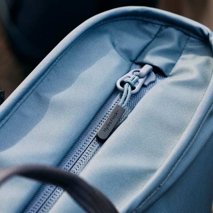 carryouttm-soft-cooler-tote-20-l-o6 hf_carryout_bouwer_d1_l1_torrey_pines_still_life_0112_9.jpg