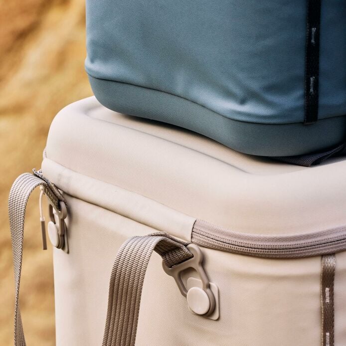 carryouttm-soft-cooler-15-l-p8 hf_carryout_bouwer_d1_l1_torrey_pines_still_life_0381_6.jpg