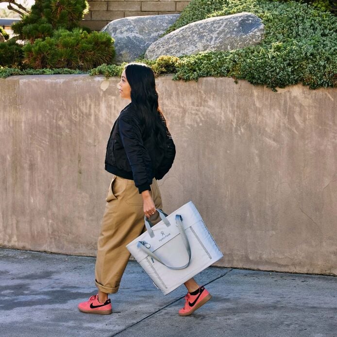 carryouttm-soft-cooler-tote-20-l-o6 hf_carryout_bouwer_d2_l1_stone_steps_0066_1.jpg