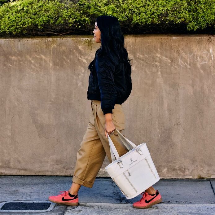 carryouttm-soft-cooler-tote-10-l-d0 hf_carryout_bouwer_d2_l1_stone_steps_0131_3.jpg