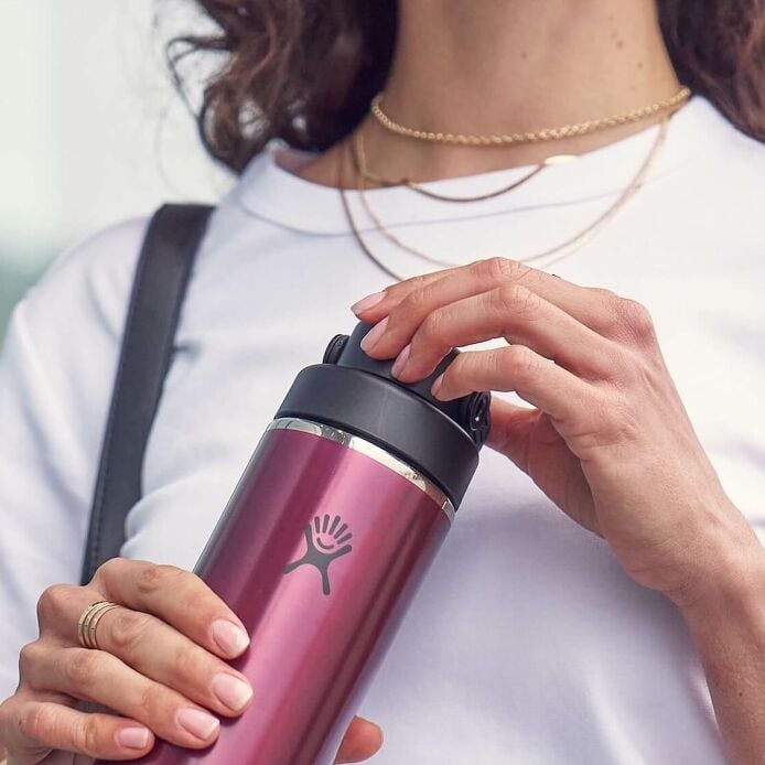 24-oz-lightweight-chug-cap-bottle-a8 hf_s26_lightweight_mcinnis_5123_1_1.jpg