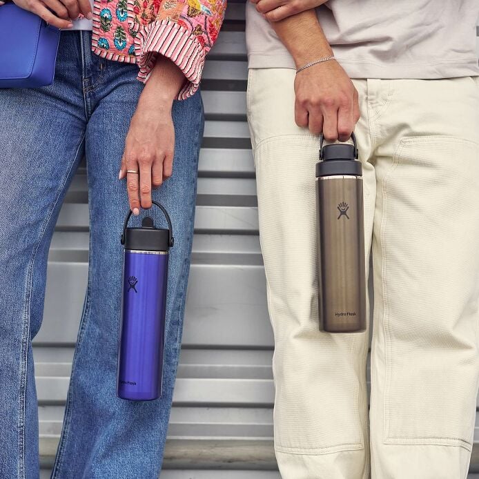 24-oz-lightweight-flex-straw-bottle-y7 hf_s26_lightweight_mcinnis_5997_10.jpg