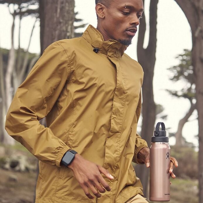 32-oz-lightweight-chug-cap-bottle-m4 hf_s26_lightweight_mcinnis_6206_1_2.jpg
