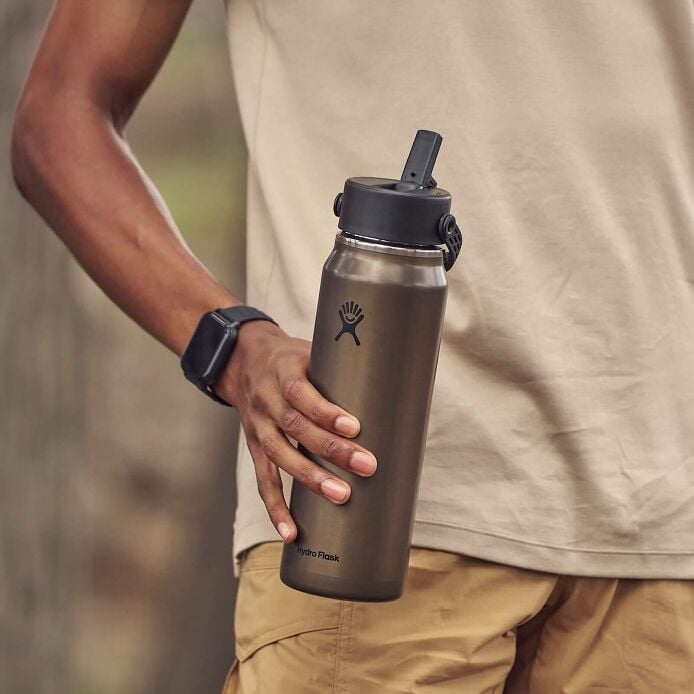 32-oz-lightweight-flex-straw-bottle-p4 hf_s26_lightweight_mcinnis_6345_2_3.jpg