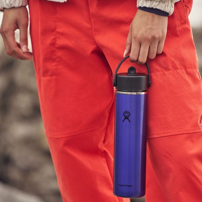 24-oz-lightweight-flex-straw-bottle-y7 hf_s26_lightweight_mcinnis_7443_3.jpg